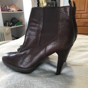 Banana republic heeled Chelsea boots